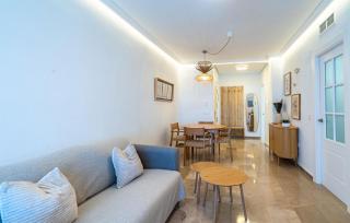Portside paradise - 2-bedroom apartment steps from the marina - 7