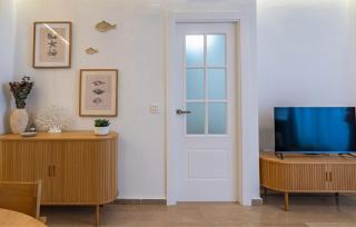 Portside paradise - 2-bedroom apartment steps from the marina - 4