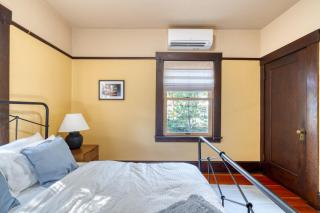 Spacious Group Retreat - 5BR - Sleeps 12 - Portland - 2