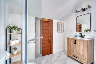Spacious Group Retreat - 5BR - Sleeps 12 - Portland - 8