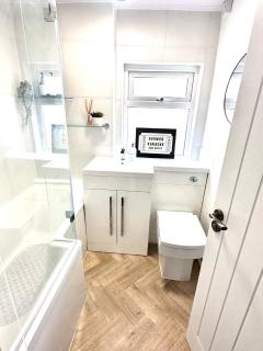 Stylish 3 Bed Home Near Oxton Village & Liverpool - Birkenhead - 4