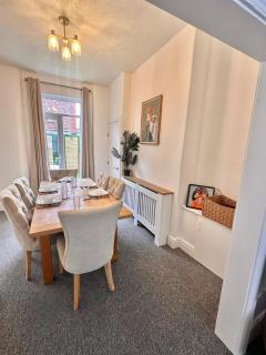Stylish 3 Bed Home Near Oxton Village & Liverpool - Birkenhead - 3