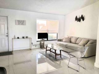 BEAUTIFUL POOL HOME 2 beds 1 Bath FT LAUDERDALE,MIAMI - Cooper City - 3