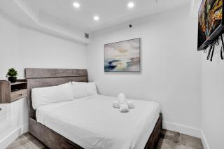 Oceanside Paradise Escape Spacious and Scenic Resort amenities Pools Bar Sauna 1514 - 2