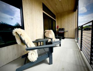 Luxury modern, Central Ski, No stairs, EV! - 6