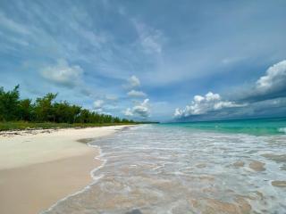 Bica Bung - New! Private Beachfront Cottage French Leave Beach bungalow - 9