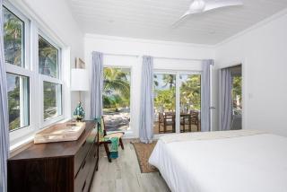 Bica Bung - New! Private Beachfront Cottage French Leave Beach bungalow - 2
