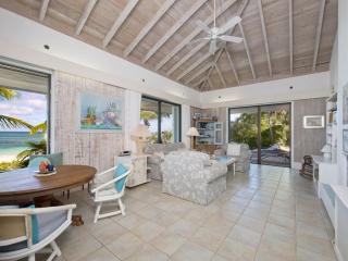 HoHum - Private Beachfront House on Exclusive Windermere home - 1