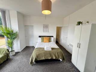 THE SPRINGFIELD SUITE - ONE BEDROOM APARTMENT - KIDDERMINSTER CENTRAL - SLEEPS 3 GUESTS - PARKING INCLUDED - WEST MIDLANDS SAFARI PARK LOCATIOn - Kidderminster - 7