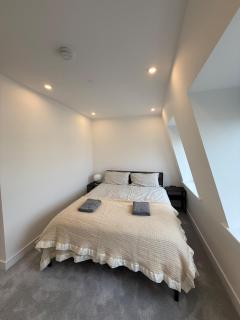 Brand New Duplex 2BR 2BR Balcony in Shepherds Bush - 7