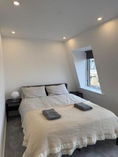 Brand New Duplex 2BR 2BR Balcony in Shepherds Bush - 8