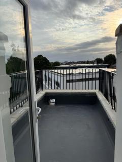 Brand New Duplex 2BR 2BR Balcony in Shepherds Bush - 0