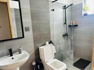 Two-Bedroom Apartment Near JKIA & SGR Free Parking & Wi-Fi By Irene - 7