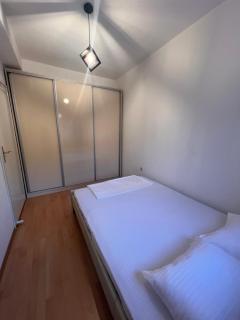 Serenity Apartment In Town - 6