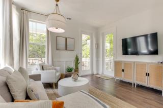 Walk to Beach Cottage with Yard in Pass Christian! - Pass Christian - 2