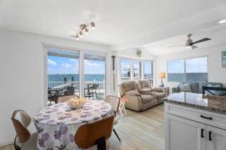 Waterfront Stunning 2 bed 2 bath riverfront beach home on Nettles Island - 1