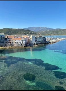 Appartement plein centre Saint Florent face au port - 0