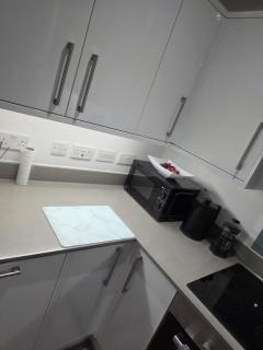 City Haven, Luxury 2-Bed, 2-Bath City Centre Flat with Gym & Garden - Steps from Cruise Terminal - Southampton - 3