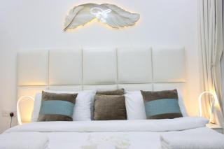 Stylish Marina 1BR, Balcony, Walk to JBR & Marina - 6