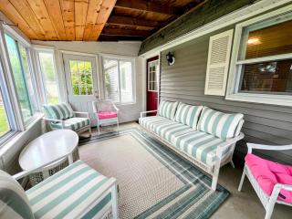 Sleeps 10, Approx 1 Mile to the Beach, Fully Renovated in 2025 - 6