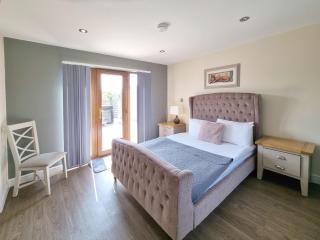 Cherry 30 Hot Tub-2 Storey - Hull - 4