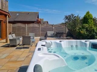 Cherry 30 Hot Tub-2 Storey - Hull - 1
