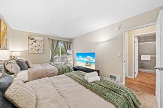 Entire Private 2BR-1Bth King Bed, Pool, HotTub, 2 Parkings, Mira Mesa, Available Now - 3