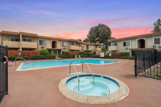Entire Private 2BR-1Bth King Bed, Pool, HotTub, 2 Parkings, Mira Mesa, Available Now - 9