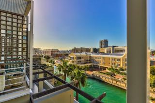 Exquisite Waterfront Living - Canal Views! - 0