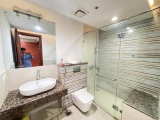2 BHK Luxuries Apartment At Goldcrest Mall DHA - Lahore - 8