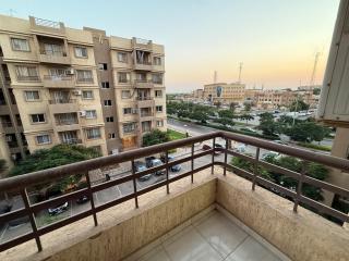 Cozy apartment just renovated families or singles - Madinaty - 8