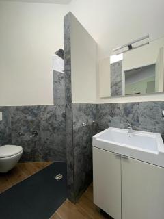 150 passi dalla stazione di Bologna - 6