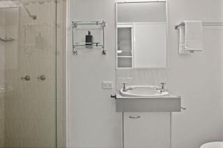 Lindomare Unit 8, 11 Orvieto Tce, Kings Beach - Caloundra - 2