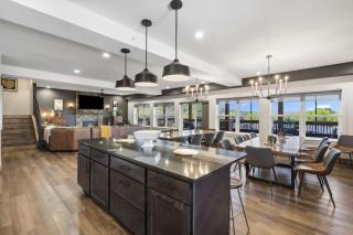 Lakeview Lodge for 36 with Indoor & Outdoor Pool - 5