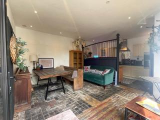 The Coach House - Sandgate - 0