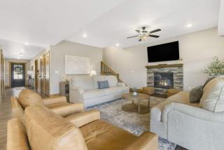 Luxury Lodge Near Lake - Hot Tub - Pools - Games - 4