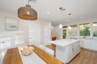 Riverside - Upscale Home near Historic District - 3