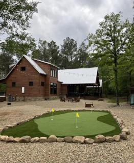 Cabin on the Green - Lux Cabin with Putting Green - 8