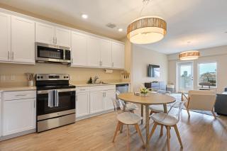 NEW LUX Modern Retreat Views Parking Workspaces - 4