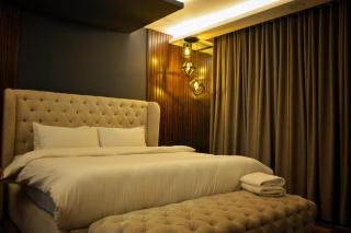 GOLDCREST MALL AND RESIDENCY - VINTAGE PENTHOUSE SUITE By ALVIS SUITE - Lahore - 3