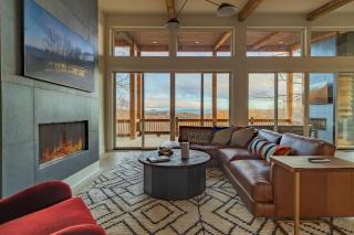 Upscale Masterpiece - Mountain Views with Hot Tub - 9