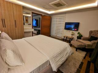 Central Presidential Suite in Goldcrest Mall and Residency DHA Phase 4 - Lahore - 1