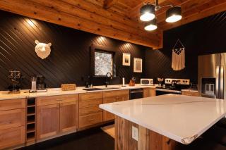 Boho Blacksmith - Chic cabin close to it all - 1