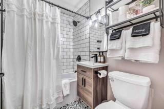 Newly Renovated, Walking Distance To Everything! - Algoma - 1