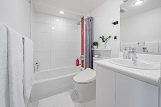 Vibrant Downtown 2 Bedroom Escape with Modern Amenities - Vancouver - 2