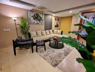 GOLDCREST MALL & RESIDENCY - DELUXE ONE BED SUITE By ALVIS SUITE - Lahore - 4