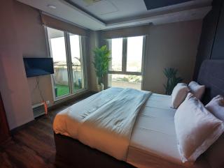 DELUXE ONE BED SUITE - GOLDCREST MALL AND RESIDENCY By ALVIS SUITE - Lahore - 7
