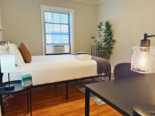 Homey Vibes Furnished 1BR Apt - Chicago - 1