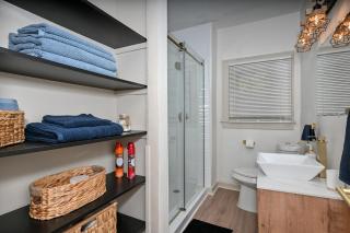 Cozy Home in Cleveland - Lyndhurst w ac - 6