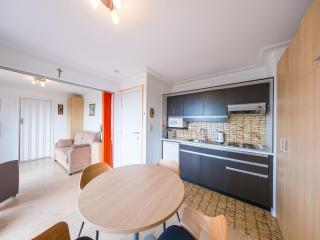 Sunny Studio with Terrace View - 8